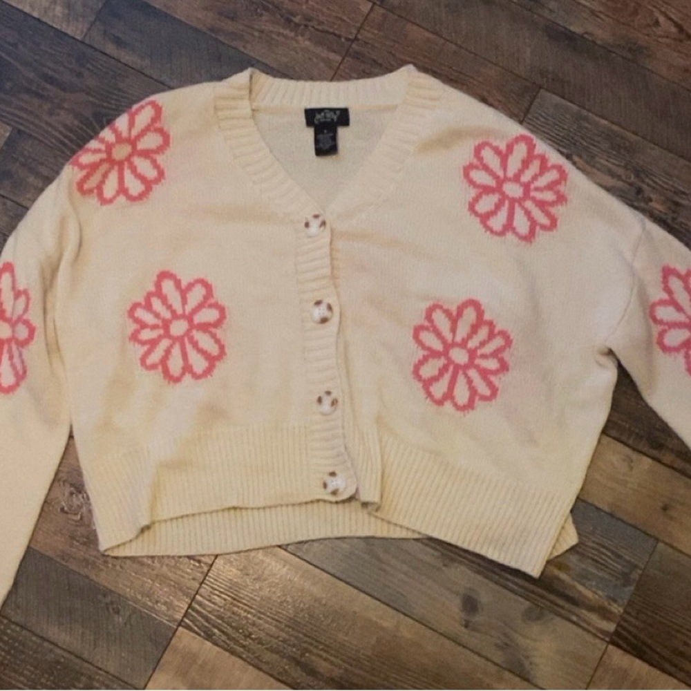 Cream V-Neck Cardigan with Pink Flower Intarsia